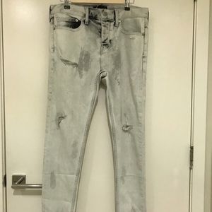 Gray distressed men’s skinny jeans
